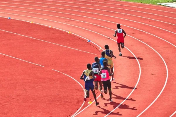 runner on curved track